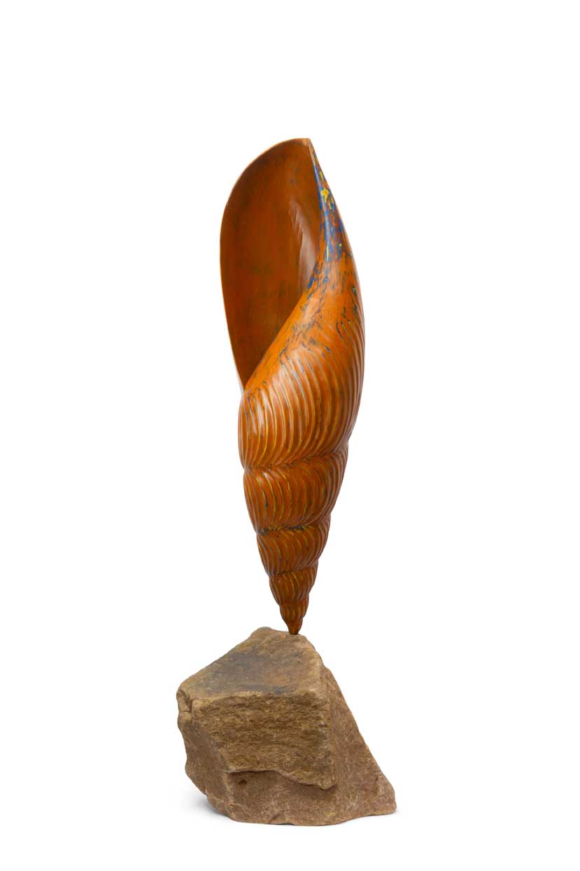 Paul Diestel, Poiretia, 2026, Pappelholz, Erdpigment, Sandstein, 112 x 26 x 20 cm Paul Diestel, Poiretia, 2026, Pappelholz, Erdpigment, Sandstein, 112 x 26 x 20 cm